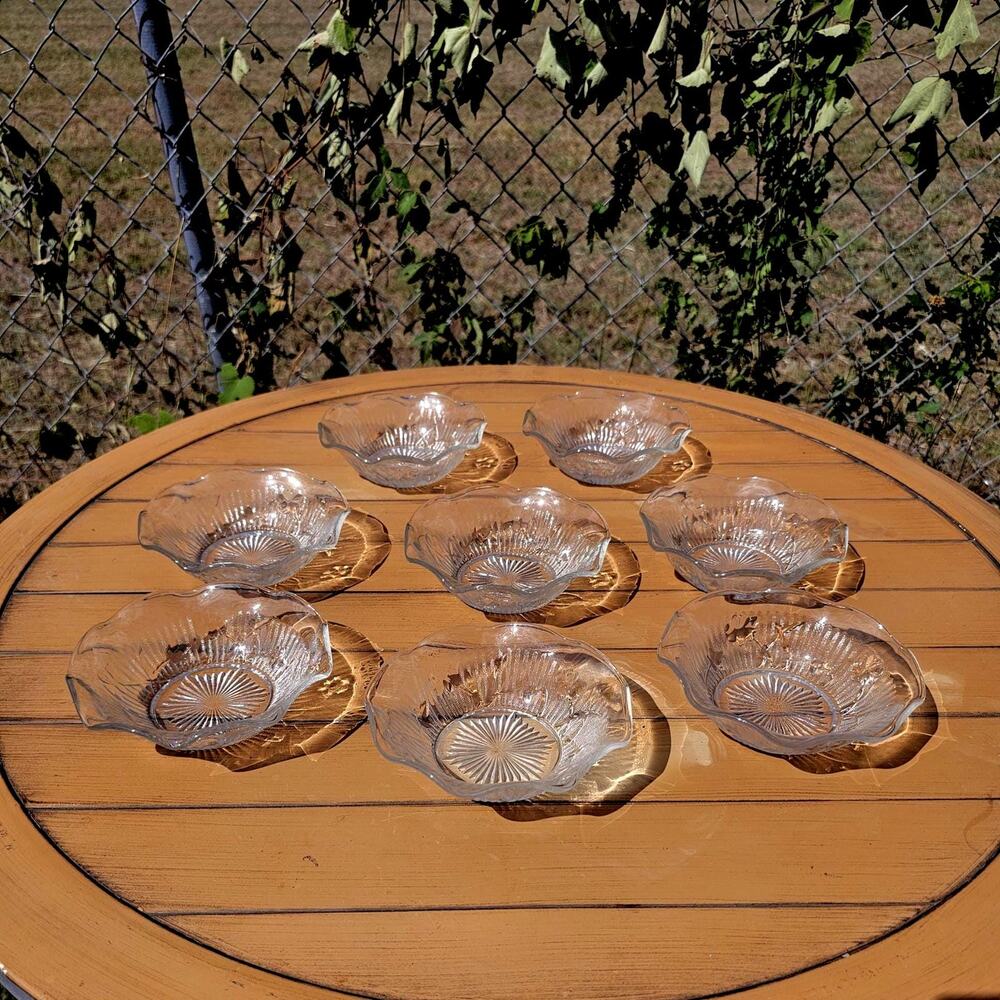 Vintage Jeanette Glass Berry Bowls /Iris and Herringbone Ruffled Edge - Set of 8